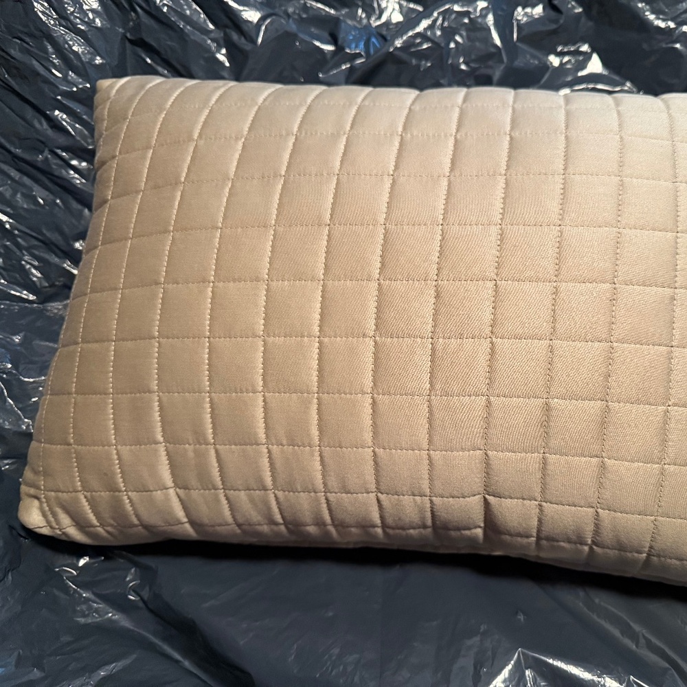 BNWOT rectangle cushion with quilt pattern